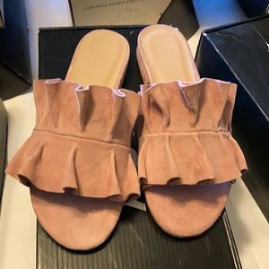 Rose ruffle slide